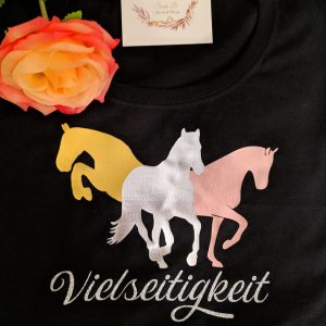 T-Shirt mit Veredelung "Vielseitigkeit"